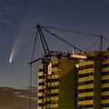Komet Neowise im ersten Morgenlicht